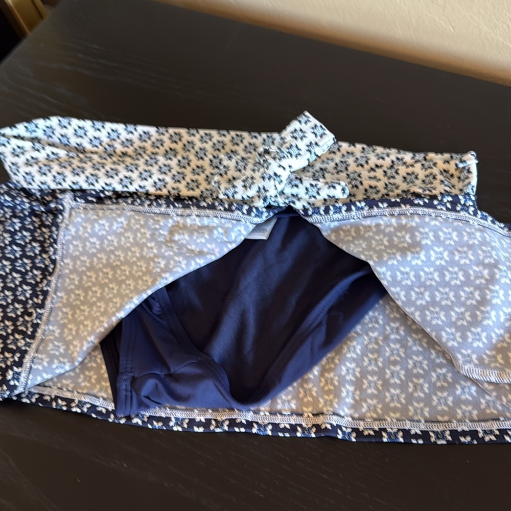 Tommy Bahama Women’s Skort Hipster Bottom size Medium - Picture 4 of 14